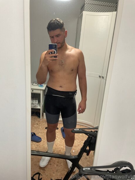 Naakte gelekte OnlyFans-foto van Titanwolfanss