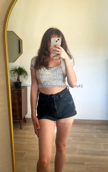 Naakte gelekte OnlyFans-foto van Ariasummers41