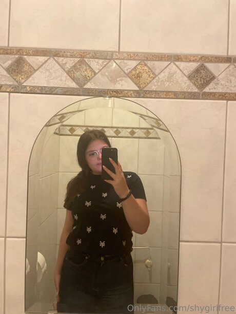 Naakte gelekte OnlyFans-foto van Shygirlfree