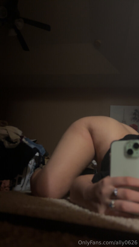 Naakte gelekte OnlyFans-foto van Ally0626