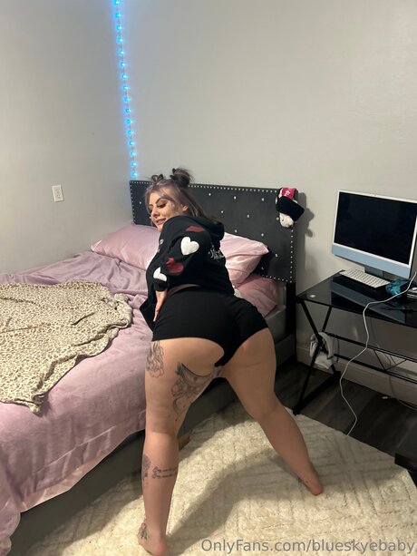 Naakte gelekte OnlyFans-foto van Blueskyebaby