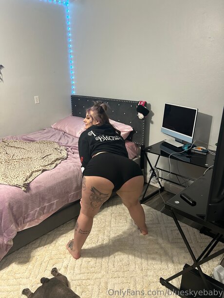 Naakte gelekte OnlyFans-foto van Blueskyebaby