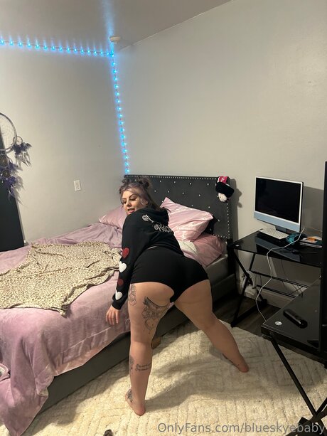 Naakte gelekte OnlyFans-foto van Blueskyebaby