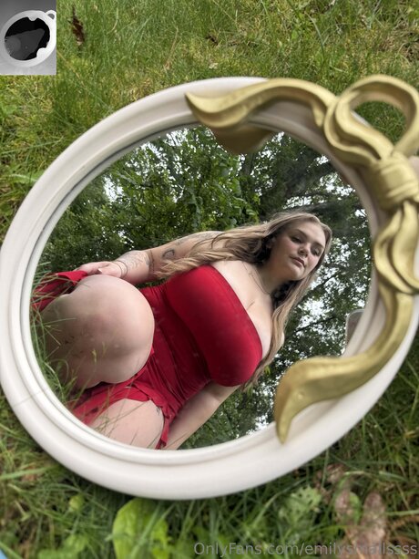 Naakte gelekte OnlyFans-foto van Emilysmallssss