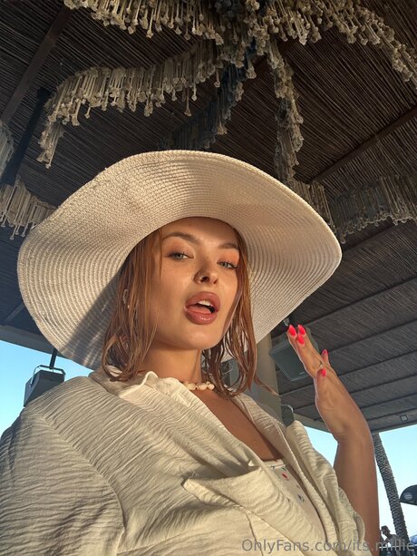 Naakte gelekte OnlyFans-foto van Its Millie