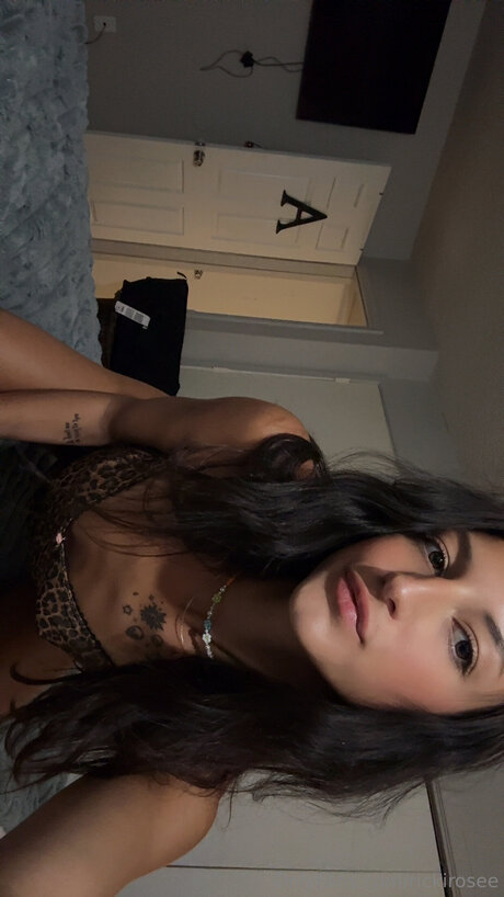 Naakte gelekte OnlyFans-foto van Rickirosee