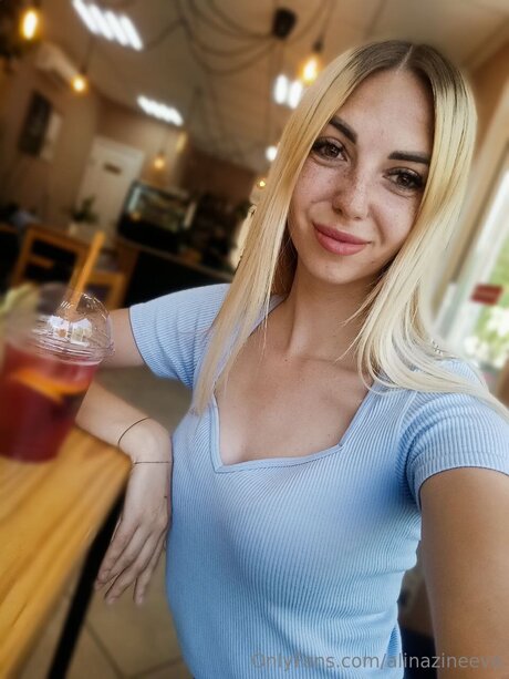 Naakte gelekte OnlyFans-foto van Alinazineeva