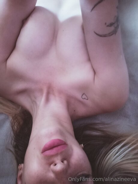 Naakte gelekte OnlyFans-foto van Alinazineeva