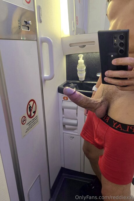 Naakte gelekte OnlyFans-foto van Reddiexxl