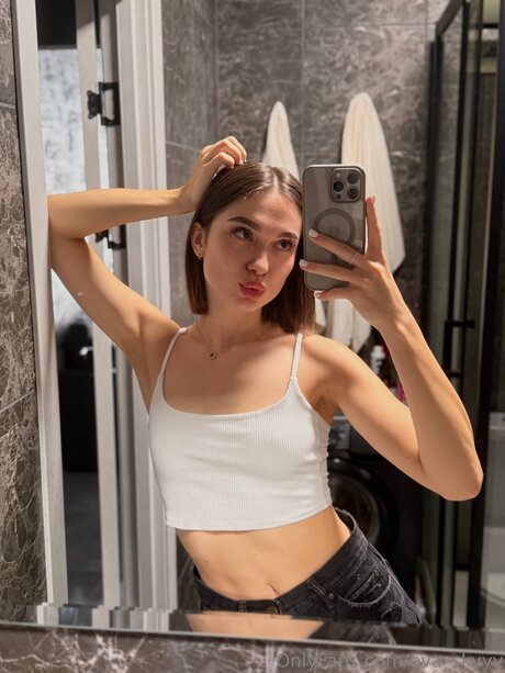 Naakte gelekte OnlyFans-foto van Eva Skyyy