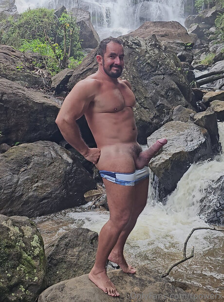 Naakte gelekte OnlyFans-foto van Tpowerx