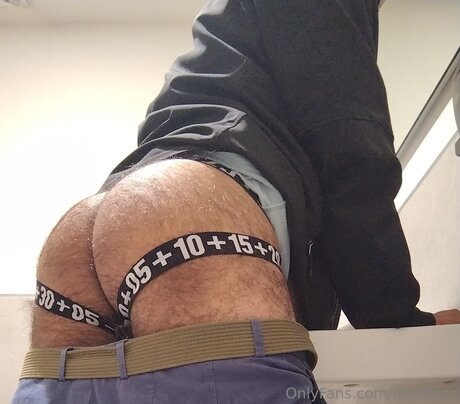 Naakte gelekte OnlyFans-foto van Elmikeco