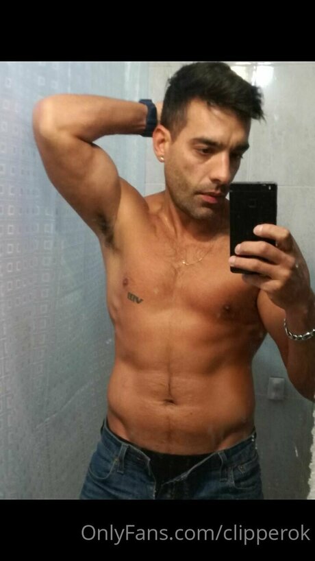 Naakte gelekte OnlyFans-foto van Clipperok