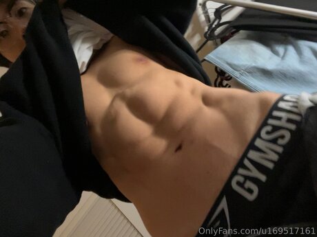 Naakte gelekte OnlyFans-foto van U169517161