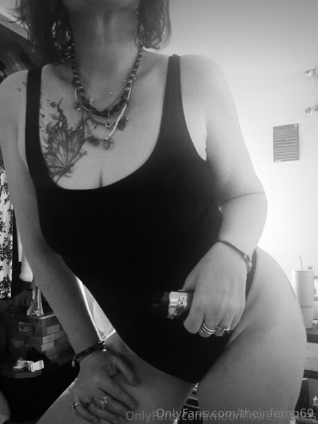 Naakte gelekte OnlyFans-foto van Theinferno69