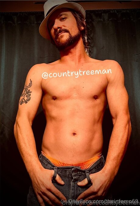 Naakte gelekte OnlyFans-foto van Theinferno69