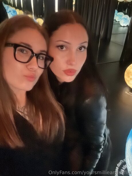Naakte gelekte OnlyFans-foto van Yoursmillieandsofiia