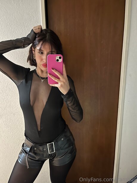 Naakte gelekte OnlyFans-foto van Frambuy