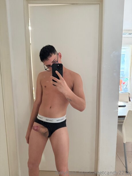 Naakte gelekte OnlyFans-foto van Sweetcandy22 Qs