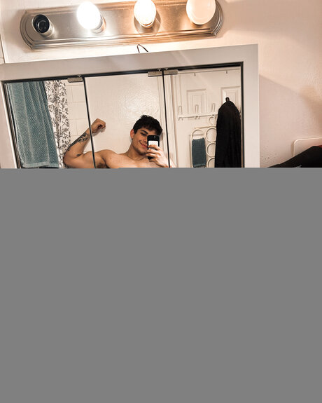 Naakte gelekte OnlyFans-foto van Chriswo