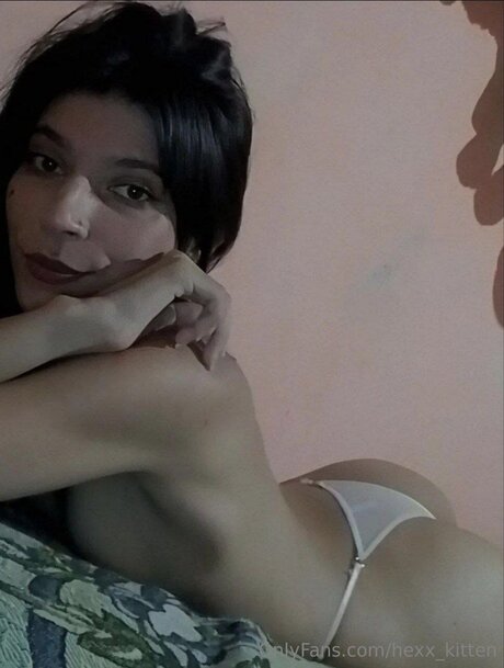 Naakte gelekte OnlyFans-foto van Hexx Kitten