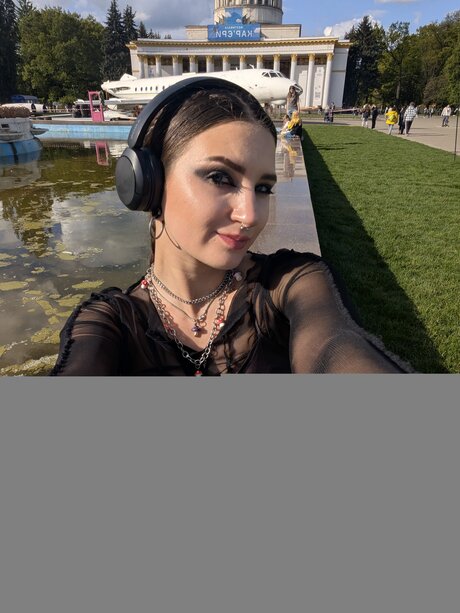 Naakte gelekte OnlyFans-foto van Lisedevinevip