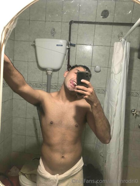 Naakte gelekte OnlyFans-foto van Aaronrodri0
