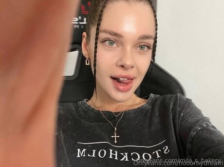 Naakte gelekte OnlyFans-foto van Mila S Bakery