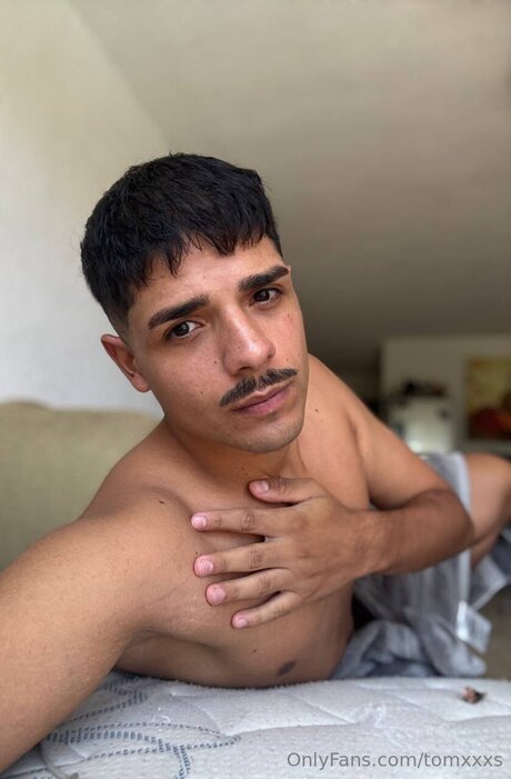 Naakte gelekte OnlyFans-foto van Tomxxxs