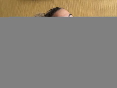 Naakte gelekte OnlyFans-foto van Ellaajasminee