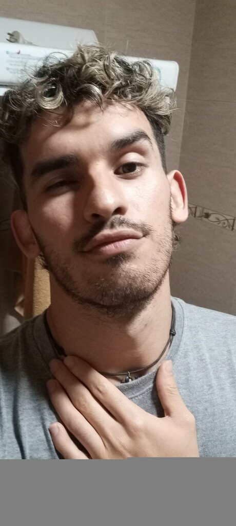 Naakte gelekte OnlyFans-foto van Lu Ken