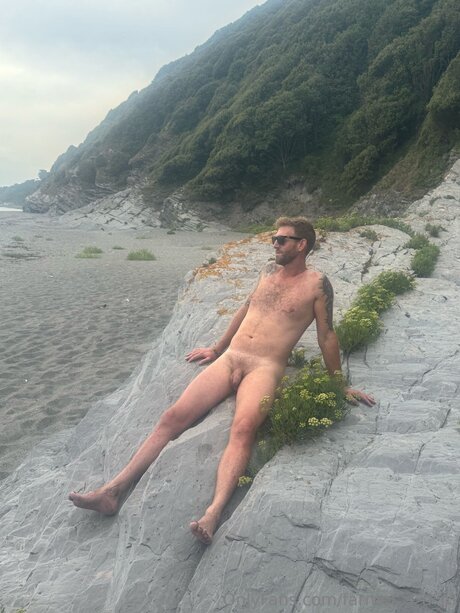 Naakte gelekte OnlyFans-foto van Farmer S A M