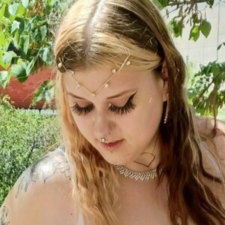 Naakte gelekte OnlyFans-foto van Thatbigaltgirl