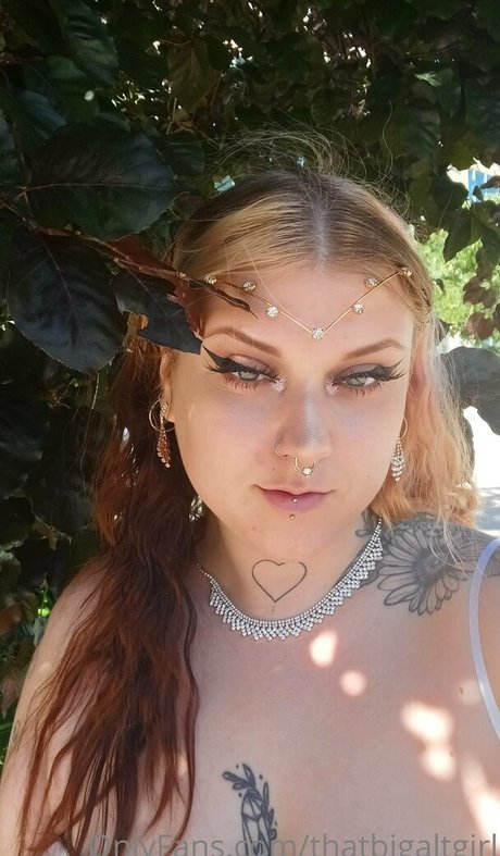 Naakte gelekte OnlyFans-foto van Thatbigaltgirl