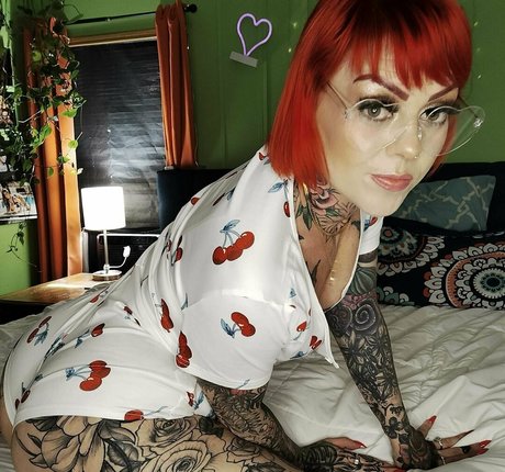 Naakte gelekte OnlyFans-foto van Tattooedbarbie86