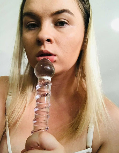 Naakte gelekte OnlyFans-foto van Thebbwbible