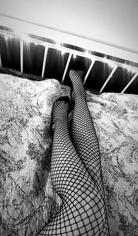 Naakte gelekte OnlyFans-foto van Phatcatsama