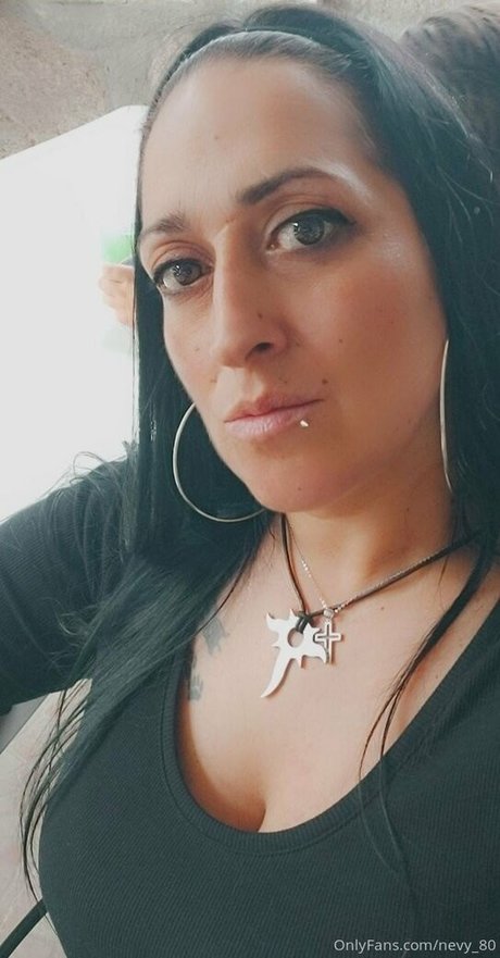 Naakte gelekte OnlyFans-foto van Nevy80