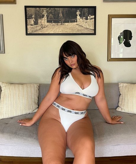 Naakte gelekte OnlyFans-foto van Bellaagolden