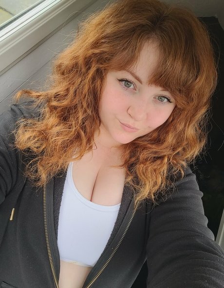 Naakte gelekte OnlyFans-foto van Holiwhirl