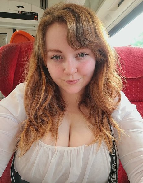 Naakte gelekte OnlyFans-foto van Holiwhirl