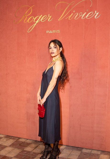 Naakte gelekte OnlyFans-foto van Sarah Shahi