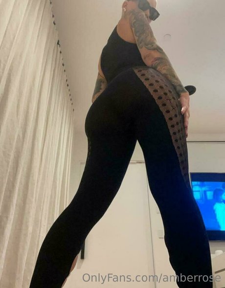 Naakte gelekte OnlyFans-foto van Amber Rose