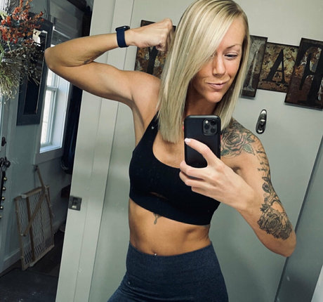 Naakte gelekte OnlyFans-foto van Chart92