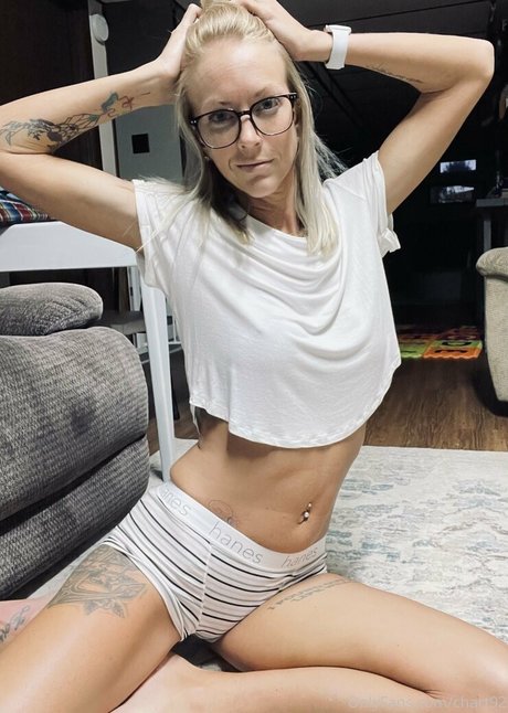 Naakte gelekte OnlyFans-foto van Chart92