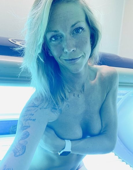 Naakte gelekte OnlyFans-foto van Chart92