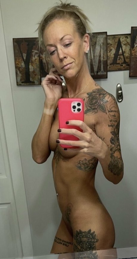 Naakte gelekte OnlyFans-foto van Chart92