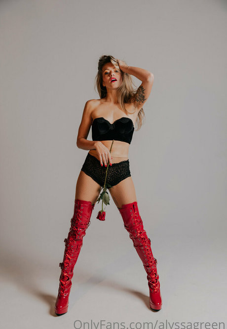 Naakte gelekte OnlyFans-foto van Alyssagreen