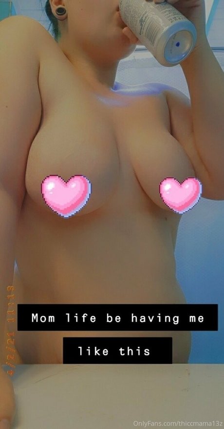 Naakte gelekte OnlyFans-foto van Thiccmama13z