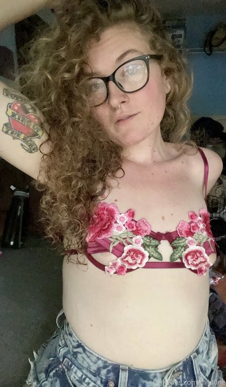 Naakte gelekte OnlyFans-foto van Mild0ne